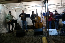Zpívání MS bandu se sborem u stromečku 2017
